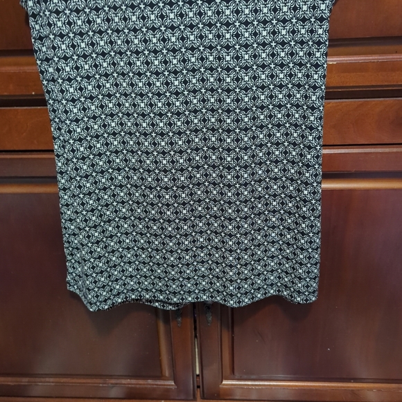 🧑🧑‍🦳Dana Buchman Sleeveless Top Womens Stretch Black/White Geometric Print S - Picture 6 of 9